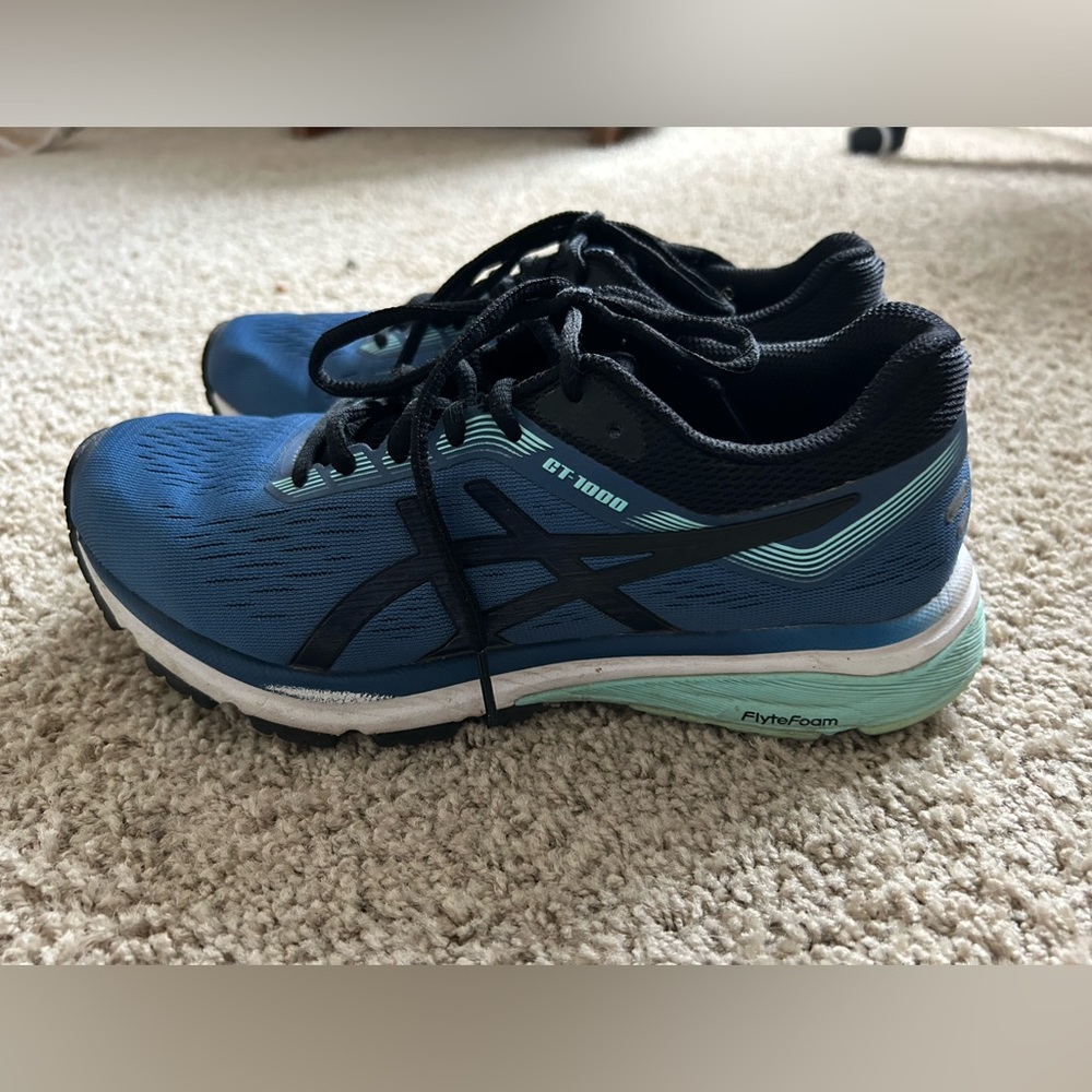 ASICS Duomax, size 7